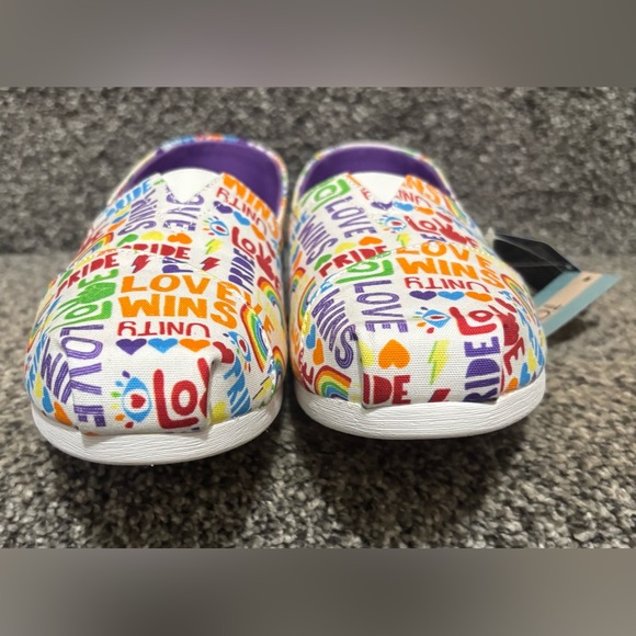 NWT TOMS Unity Love Wins Shoes - Picture 4 of 8